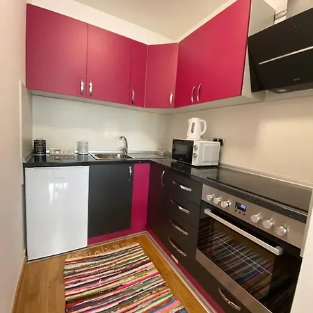 Aurora Bulevar Apartment